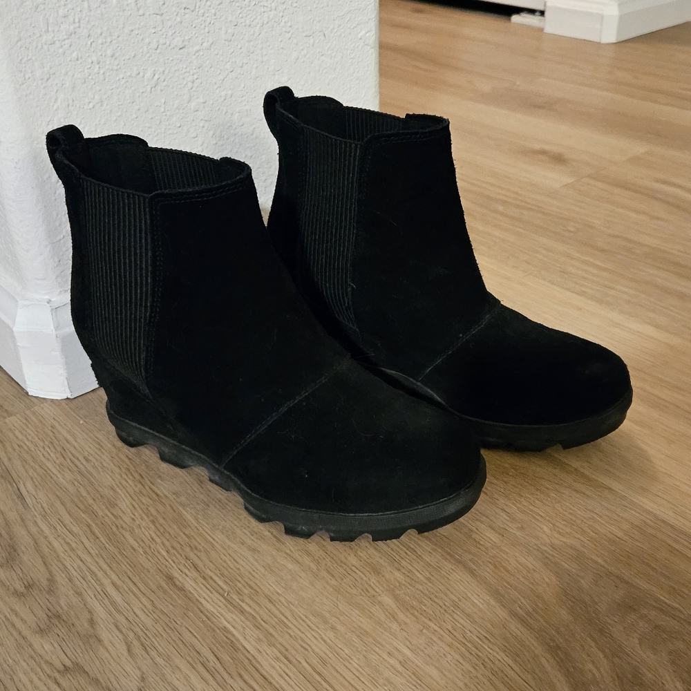 Sorel Joan of Arctic Chelsea boots